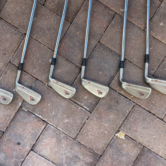 Taylormade ICW11 iron set 6 pc in right handed 
Steel shafts - Picture 4 of 12